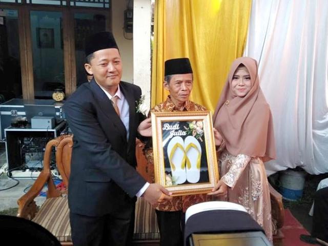 Viral Pernikahan Mahar Sandal Jepit Ini Tanggapan Kemenag Kebumen Regional Liputan6 Com