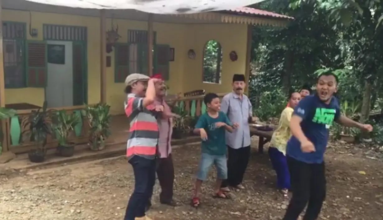 Caisar yang ingin menafkahi anak dan istri dari joged, seperti yang melambungkan namanya, ternyata tak disambut baik sang istri. Bahkan, menurut Wawan, kakak Caisar uang hasil joged itu haram. (Instagram/caisar_yang_belomsempurna)