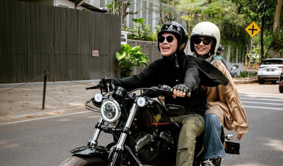 Potret Dian Ayu Lestari dan Natasha Rizky langsung mencuri perhatian netizen. Mereka menuliskan berbagai komentar.<br>