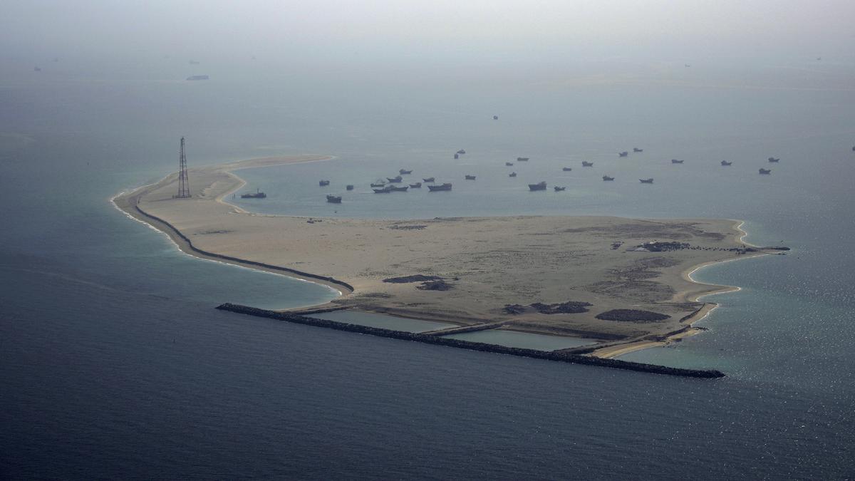 Iran Siap Tutup Selat Hormuz, Sektor Logistik Nasional Terancam
