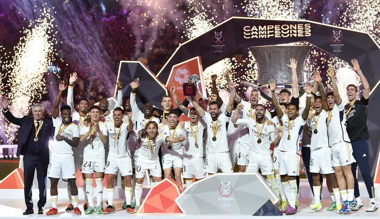Real Madrid tampil cemerlang setelah mengalahkan rival abadinya Barcelona dengan skor telak 4-1 pada laga final Piala Super Spanyol 2023/2024. (AP Photo)