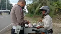 Tukang Es Belum Bayar Pajak Motor, Aksi Polisi Ini Bikin Terkejut