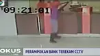 Pelaku membawa kabur uang sebanyak Rp 300 juta menggunakan sepeda motor.