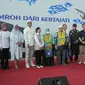 Plt. Direktur Jenderal Perhubungan Udara Kementerian Perhubungan Nur Isnin Istiartono, melakukan prosesi pelepasan penerbangan umrah perdana di Bandara Kertajati, Minggu (20/11/2022). (Dok Kemenhub)