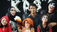 Keluarga Hanung Bramantyo dan Zaskia Adya Mecca rayakan ulang tahun anak dengan konsep horor. (Sumber: Instagram/@zaskiadyamecca)