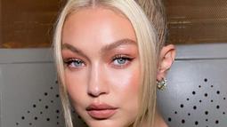 Gigi Hadid, Model Victoria's Secret yang baru-baru ini dikabarkan dekat dengan aktor tampan Leonardo DiCaprio karena keduanya terlihat bersama di sebuah pesta di kota New York. Kedekatan ini di dukung dengan status Gigi yang saat ini sedang lajang setelah putus dari Zayn Malik. (Instagram/gigihadid)