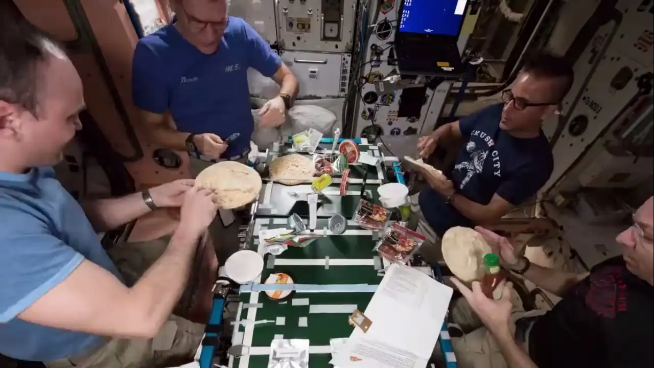 Terungkap, Begini Cara Astronot Membuat Pizza di Luar Angkasa
