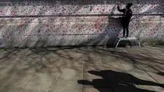 Anggota keluarga yang berduka melukis hati di Dinding Peringatan COVID-19 di seberang Gedung Parlemen Inggris, di London, Senin (29/3/2021). Mural hampir 150.000 lukisan hati tersebut untuk mengenang ribuan orang yang telah meninggal akibat virus corona di Inggris. (AP Photo/Kirsty Wigglesworth)
