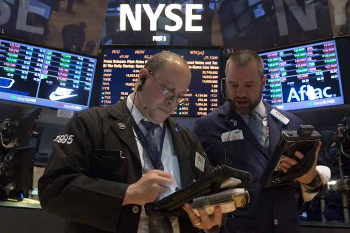 Wall Street Tumbang Dipicu Saham AIG dan Twitter
