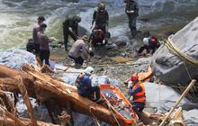 FOTO: Tim SAR Hadapi Medan Sulit Saat Evakuasi Korban Banjir Sumatera