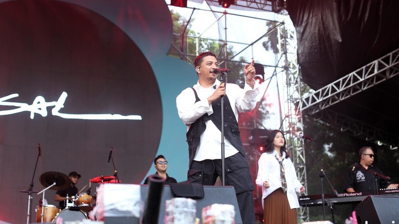 Musisi asal Malang ini telah meraih nominasi sebanyak 7 kali di ajang Anugerah Musik Indonesia dan juga satu Piala Citra di Festival Film Indonesia untuk kategori Pencipta Lagu Tema Terbaik.<br><br>