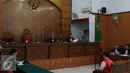 Suasana sidang perdana Tersangka pembunuhan Deudeuh Alfi Sahrin alias @tataa_chubby,  Muhammad Prio Santoso di Pengadilan Negeri Jakarta Selatan, Senin (21/9/2015). Prio dikenai Pasal 338 serta 339 KUHP dan Pasal 365 KUHP. (Liputan6.com/Herman Zakharia)