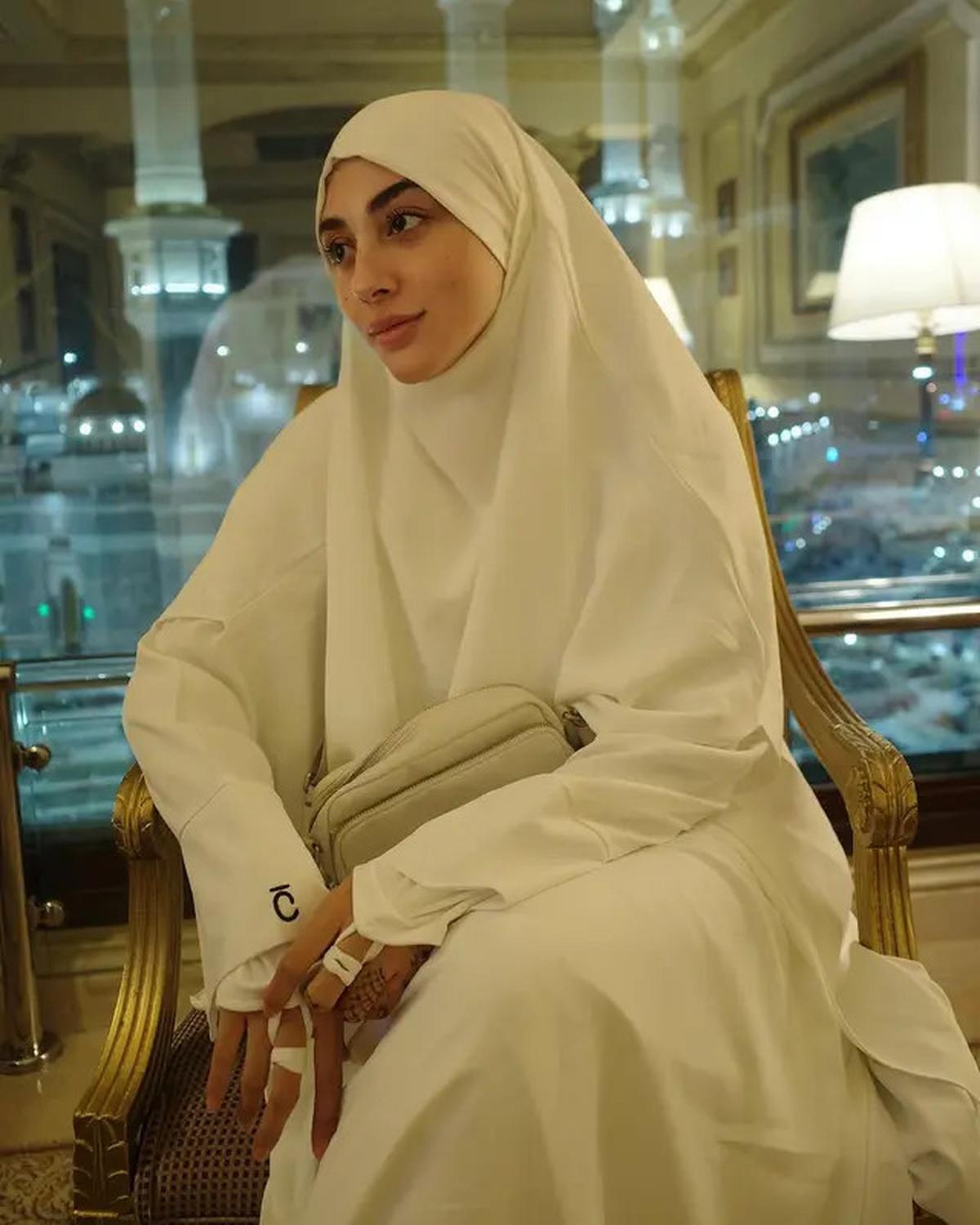 7 Potret Artis Berhijab Keturunan Pakistan, Punya Aura Perempuan Arab