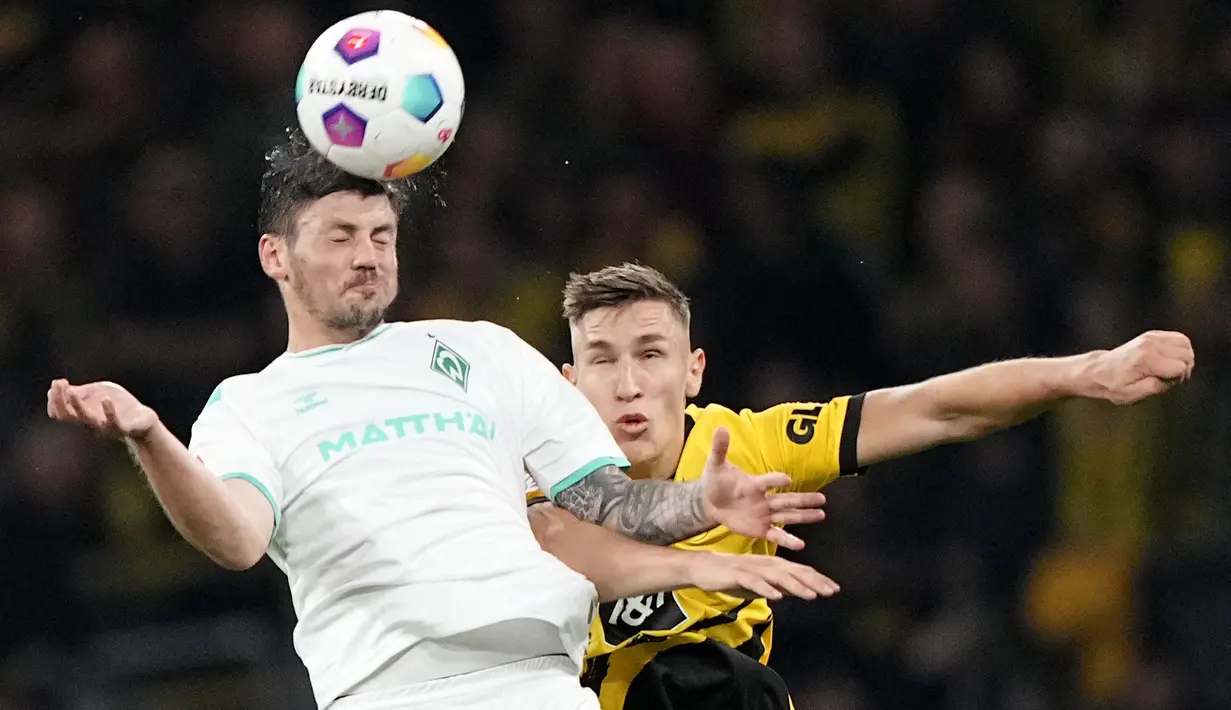 Berkat hasil ini, Dortmund kini berhak naik ke puncak klasemen dengan koleksi poin 20. (AP Photo/Martin Meissner)