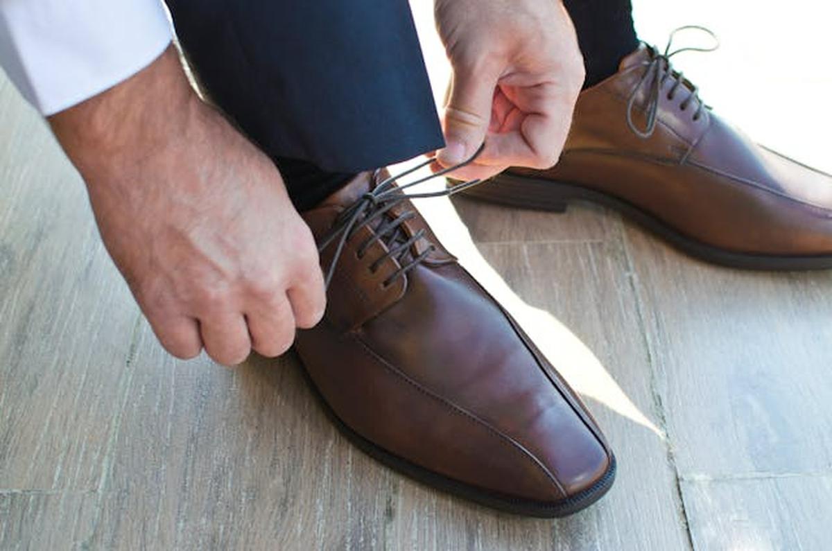 Bau Sepatu Bikin Malu? Atasi dengan Cara Mudah Ini di Rumah