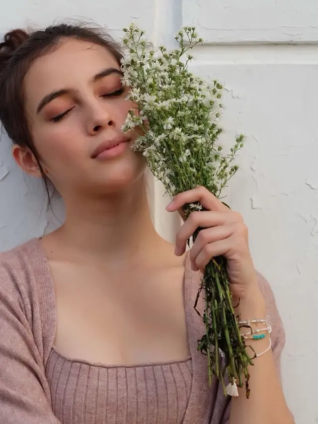 Annette Edoarda (https://www.instagram.com/p/CQyeh6RlROD/)
