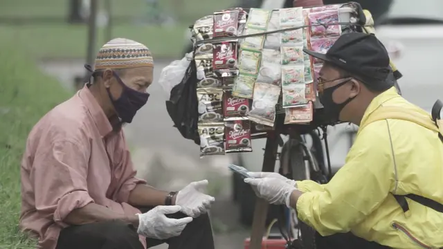 Sarwono, seorang penjual kopi keliling/dok. Ichitan