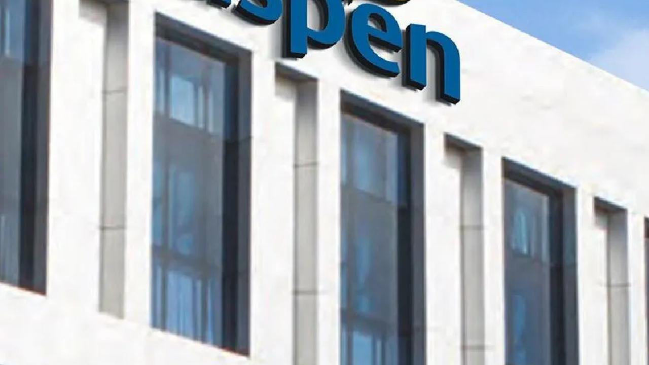 Taspen Serahkan Manfaat Pensiun ke Zulkifli Hasan Sebagai Wakil Ketua MPR