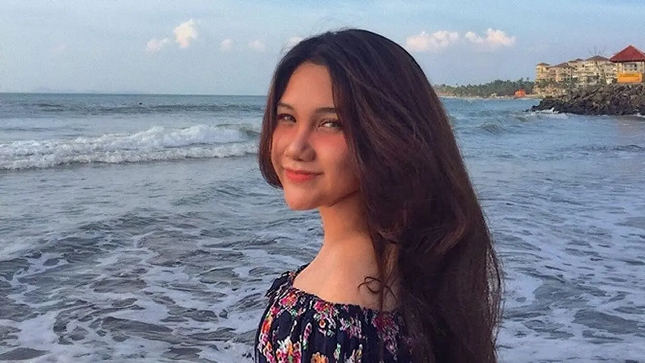 Lagu 'Tersenyumlah Indonesiaku' di Notice Jokowi, Ini 6 Potret Cantik Penyanyi Olivia Nelbra