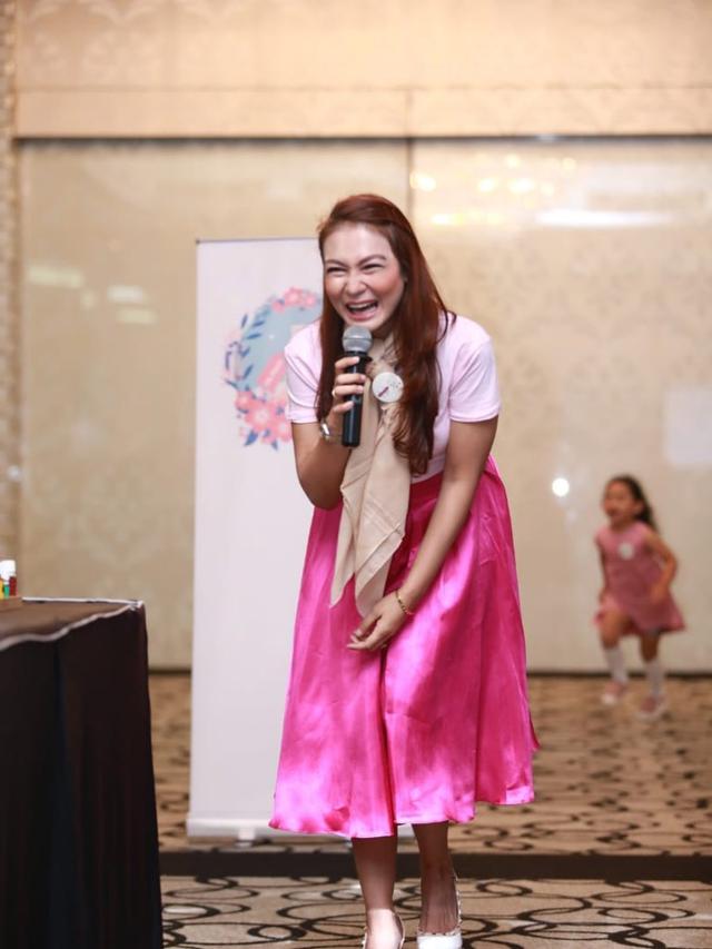 Masih Ingat Sheila 'Suami-Suami Takut Istri'? Ini 6 Potret Terbarunya yang Awet Muda