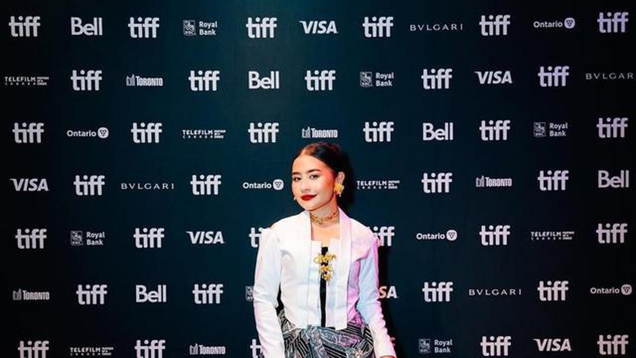 Gaya Berbatik Prilly Latuconsina, Modern dan Elegan dengan Sentuhan Tradisional