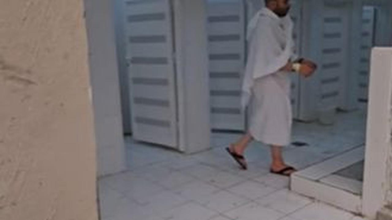 Penampakan toilet dan tempat wudhu, diketahui tenda ini digabung dengan jemaah dari Jepang.