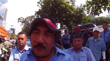 Pantauan demo Sopir Taksi, Mereka  Berencana akan melakukan demo hingga sore, setelah dari gedung MPR DPR mereka akan melanjutkan demo ke Kementerian Infokom.