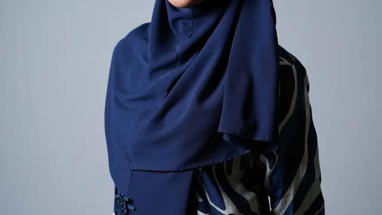 10 Model Gamis Batik Syar'i Slim Fit tapi Tetap Sopan, Kekinian di 2025