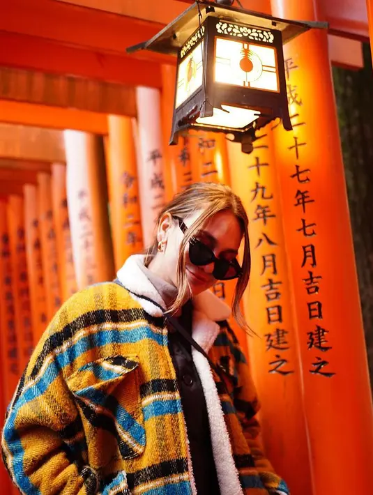 Seiring dengan perjalanannya, netizen mendoakan agar Luna selalu bahagia. Selamat menikmati waktu di Jepang, Luna! [Foto: Instagram/lunamaya]