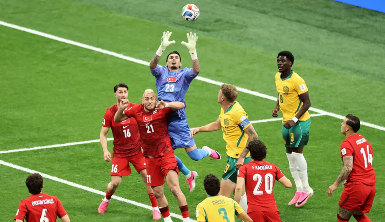Duel Australia vs Turki ini bisa dibilang berjalan satu arah saja. The Socceroos dipaksa bermain bertahan oleh The Crescent-Stars selama pertandingan berlangsung. (AP Photo/Emma Peterson)