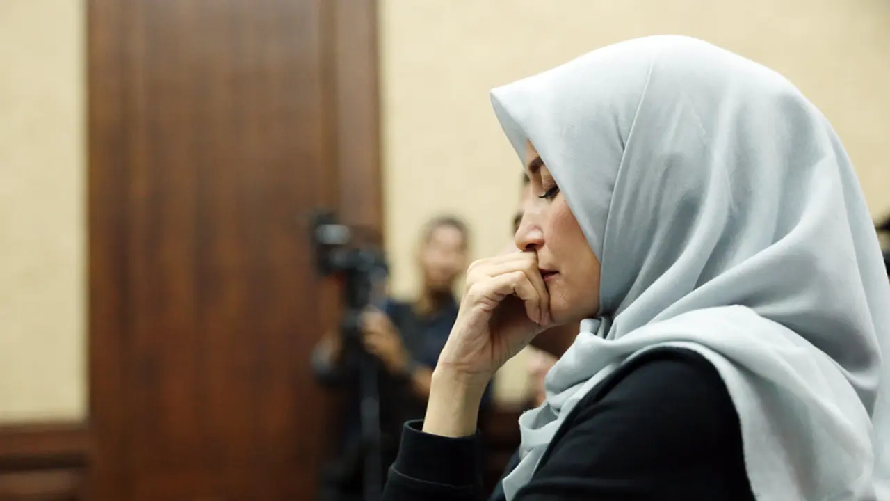 [Bintang] Inneke Koesherawati sidang suami