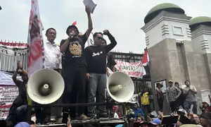 Koordinator Aliansi Masyarakat Pati Bersatu (AMPB) Supriyono alias Botok di depan Gedung DPR RI, Jakarta, Kamis (27/8/2026). (Foto: Liputan6.com/Ady Anugrahadi).