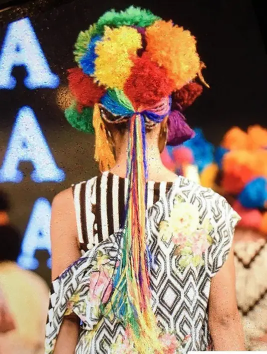 Awalnya JAJAKA didesain khusus untuk busana pria, namun karena banyak permintaan dari kaum hawa, akhirnya JAJAKA juga memproduksi pakaian untuk wanita. (Instagram/Ivan_gunawan)