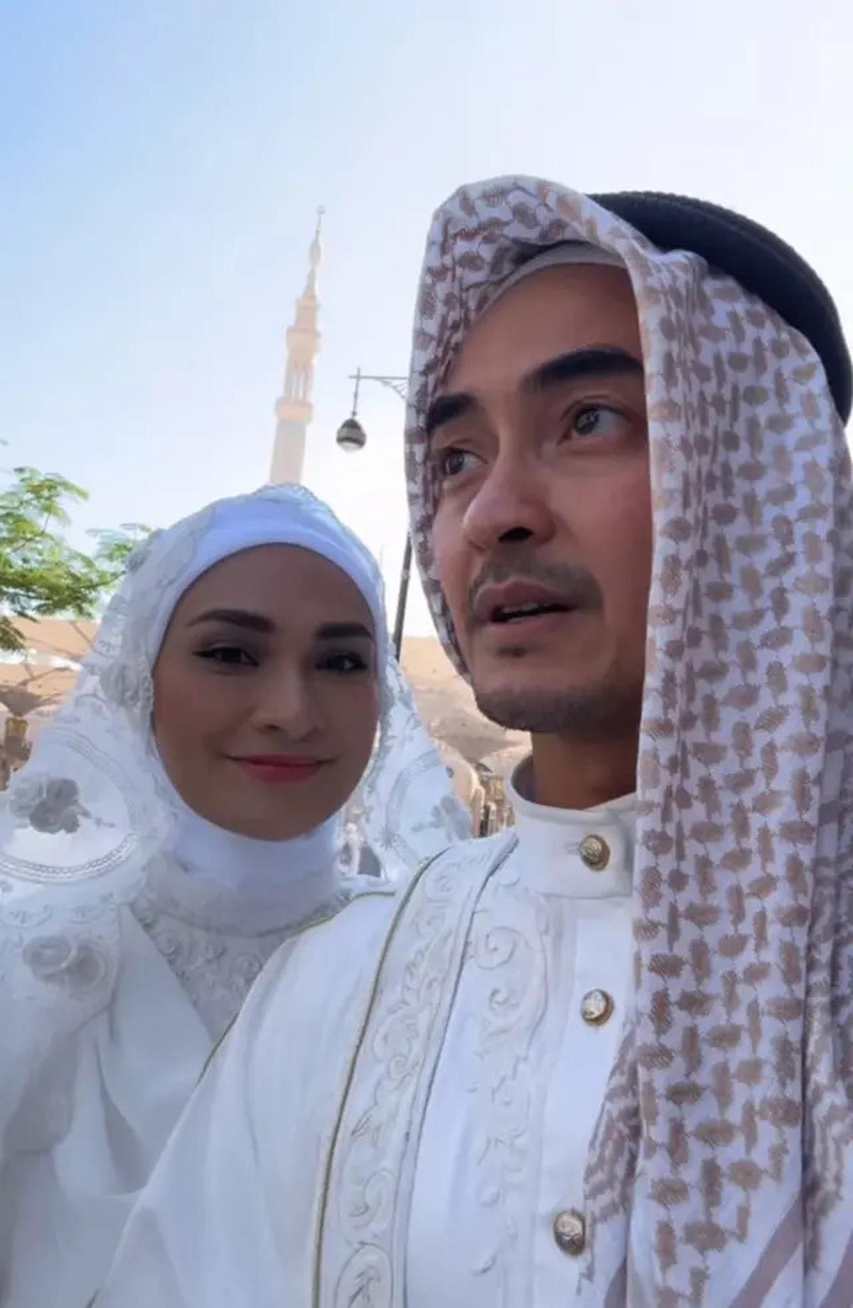 10 Potret Pernikahan Zumi Zola dan Putri Zulhas di Madinah, Dinikahkan Ust Adi Hidayat