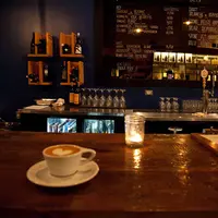 Pegawai kedai kopi ternama ini mengunggah foto gelas kopi di tempatnya bekerja dua minggu lebih awal. (Via: www.vlossprevention.com)