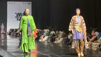 Wastra batik dan kebaya tampil sebagai modest fesyen yang santun di Jakarta Modest Fashion Week (JMFW) 2024, berlangsung di ICE BSD pada kamis malam (19/10/2023).&nbsp;