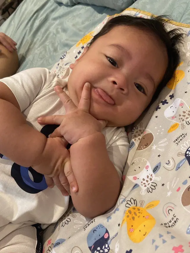 [Fimela] Penantian Lama, Ini 6 Potret Baby Gin Anak Gilang Dirga yang Menggemaskan