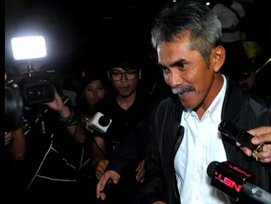 Komisi Pemberantas Korupsi (KPK) memenggil Dirut PT Pertamina EP Syamsul Alam untuk menjadi saksi  tersangka Ketua DPRD  Bangkalan Fuad Amin Imron,  Jakarta, Rabu (22/1/2015). (Liputan6.com/Faisal R Syam)