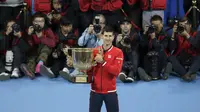 Petenis Serbia, Novak Djokovic, menjuarai China Terbuka 2015 usai mengalahkan Rafael Nadal 6-2 dan 6-2 di final yang berlangsung di Beijing, Minggu (11/10/2015). (REUTERS / Jason Lee)