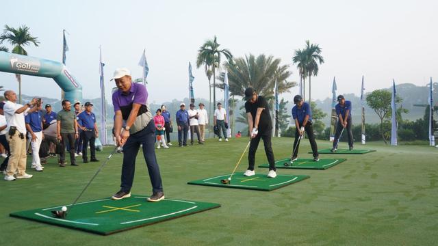 Unlock the Limit, Golf