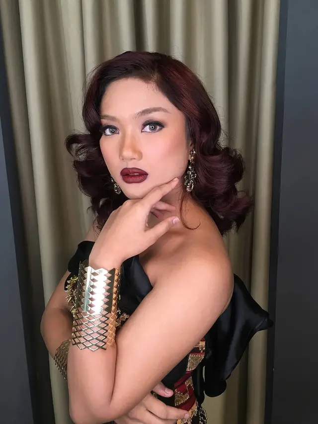 [Bintang] Lipstik Merah yang Imut Sampai Seksi Ala Marion Jola, Cantik yang Mana?
