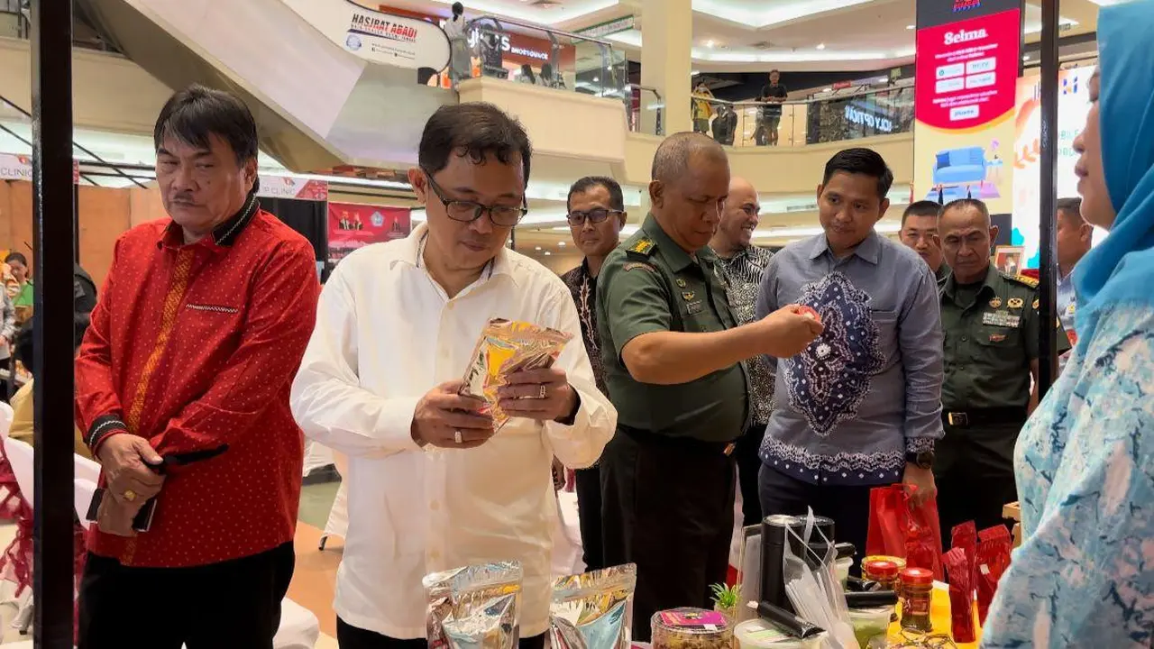 Kanwil Kemenkumham Sulut menggelar kegiatan Mobile Intellectual Property Clinic (MIC) selama tiga hari yaitu 20-22 Mei 2024 di Atrium Megamall, Kota Manado.