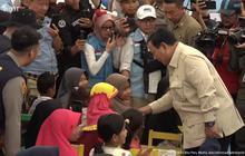 Potret Anak-Anak Pengungsian Banjir Agam Sumbar, Cium Tangan Penuh Harapan Dikunjungi Presiden Prabowo Subianto