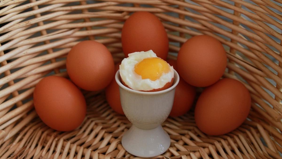 Cara Membuat Telur Setengah Matang yang Sempurna, Lengkap dengan Tips Anti Gagal