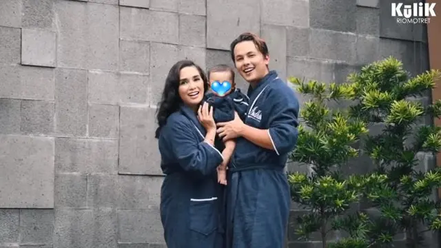 Keluarga Andhika Pratama dan Ussy Sulistiawaty