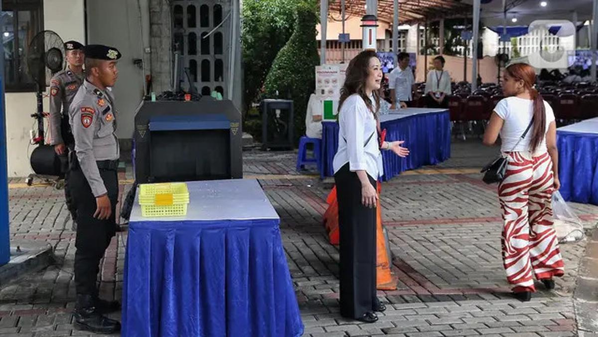 Tri Hari Suci Paskah, Personel Kepolisian Jaga Ketat Gereja Katedral Jakarta