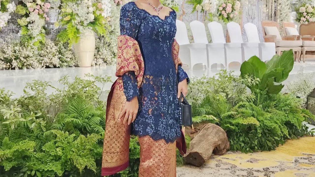 Potret Cantik Dian Sastro Kenakan Kebaya (credit: instagram/therealdisastr)