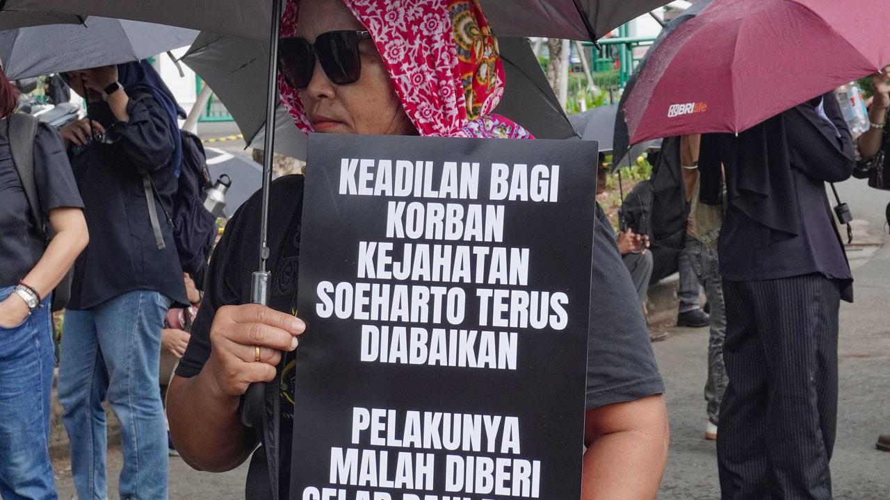 FOTO: Aksi Kamisan ke-883,  Sorotan Kritis Setahun Pemerintahan Prabowo-Gibran