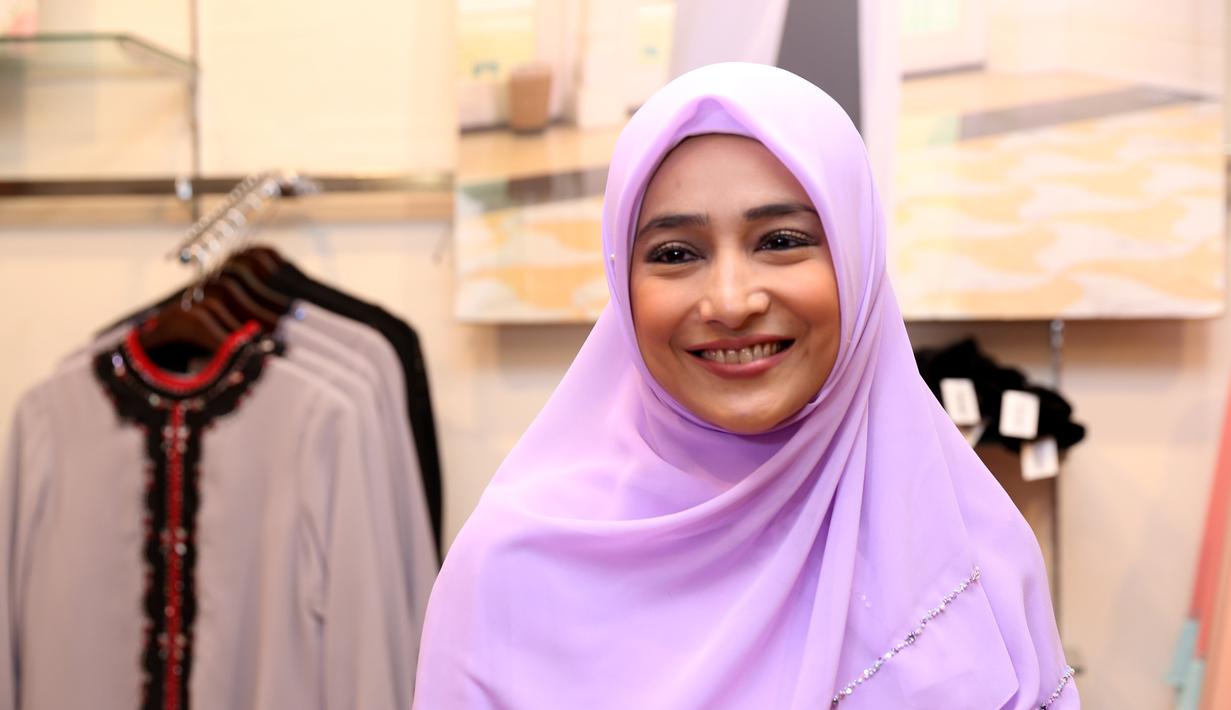  Hijab Cindy Fatika Sari Ungu Tak Berarti Janda Photo 