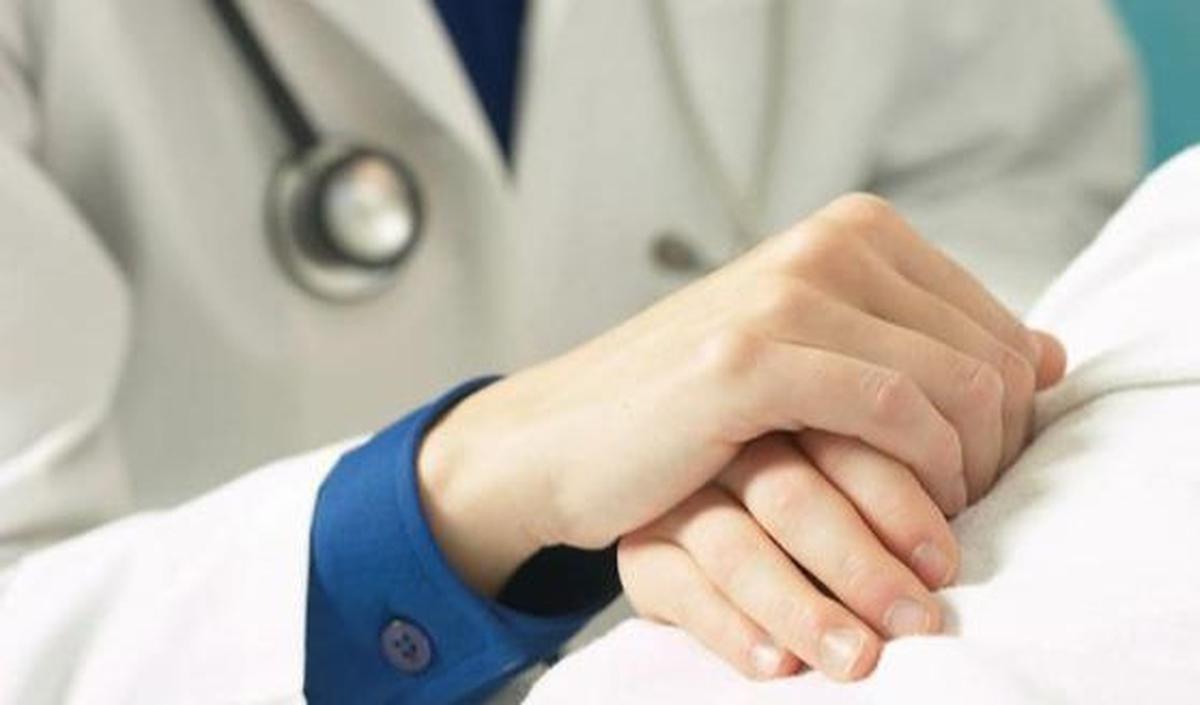 Diketahui, dokter spesialis ortopedi inisial MY dilaporkan ke polisi karena diduga melakukan pencabulan terhadap istri pasiennya yang sedang hamil, TA (22).&nbsp;<br>